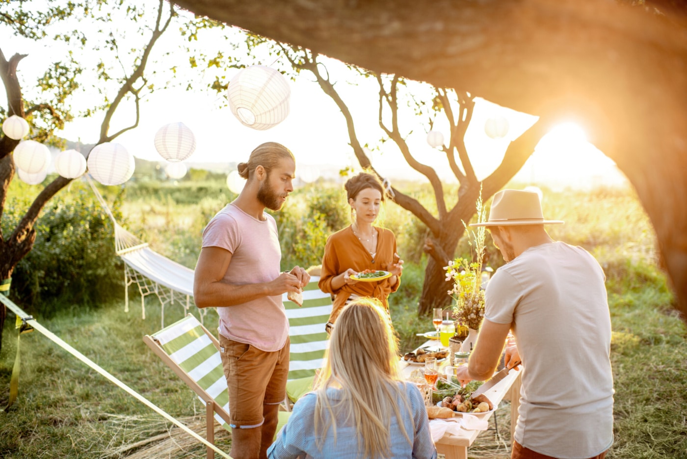 Group,Of,A,Young,Friends,Having,Festive,Lunch,At,The